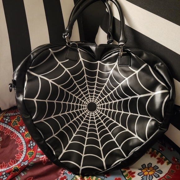 Kreepsville Handbags - Kreepsville large heart web purse